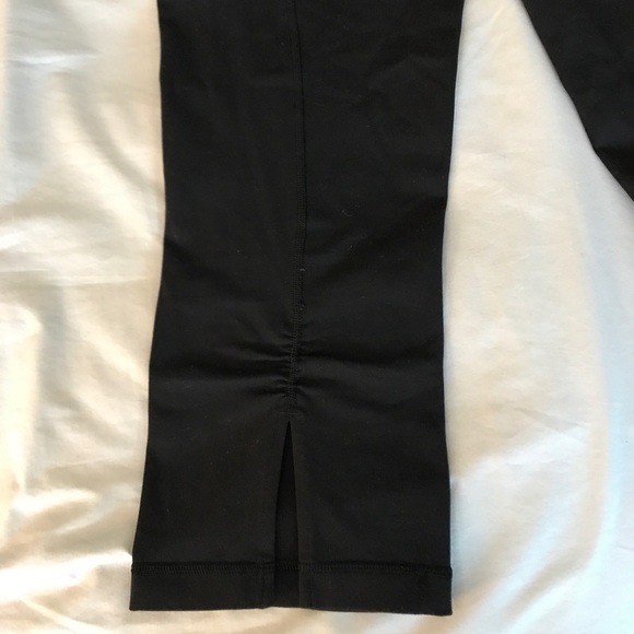 Flared cropped lululemon athletic pants - Picture 3 of 3